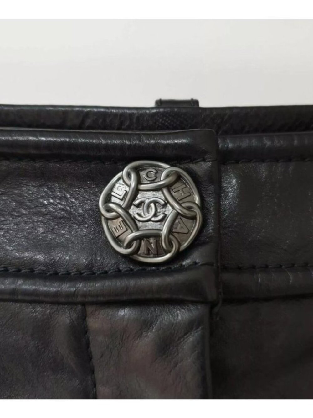 Chanel Camellia Leather Short 36 - Picture 7 of 11